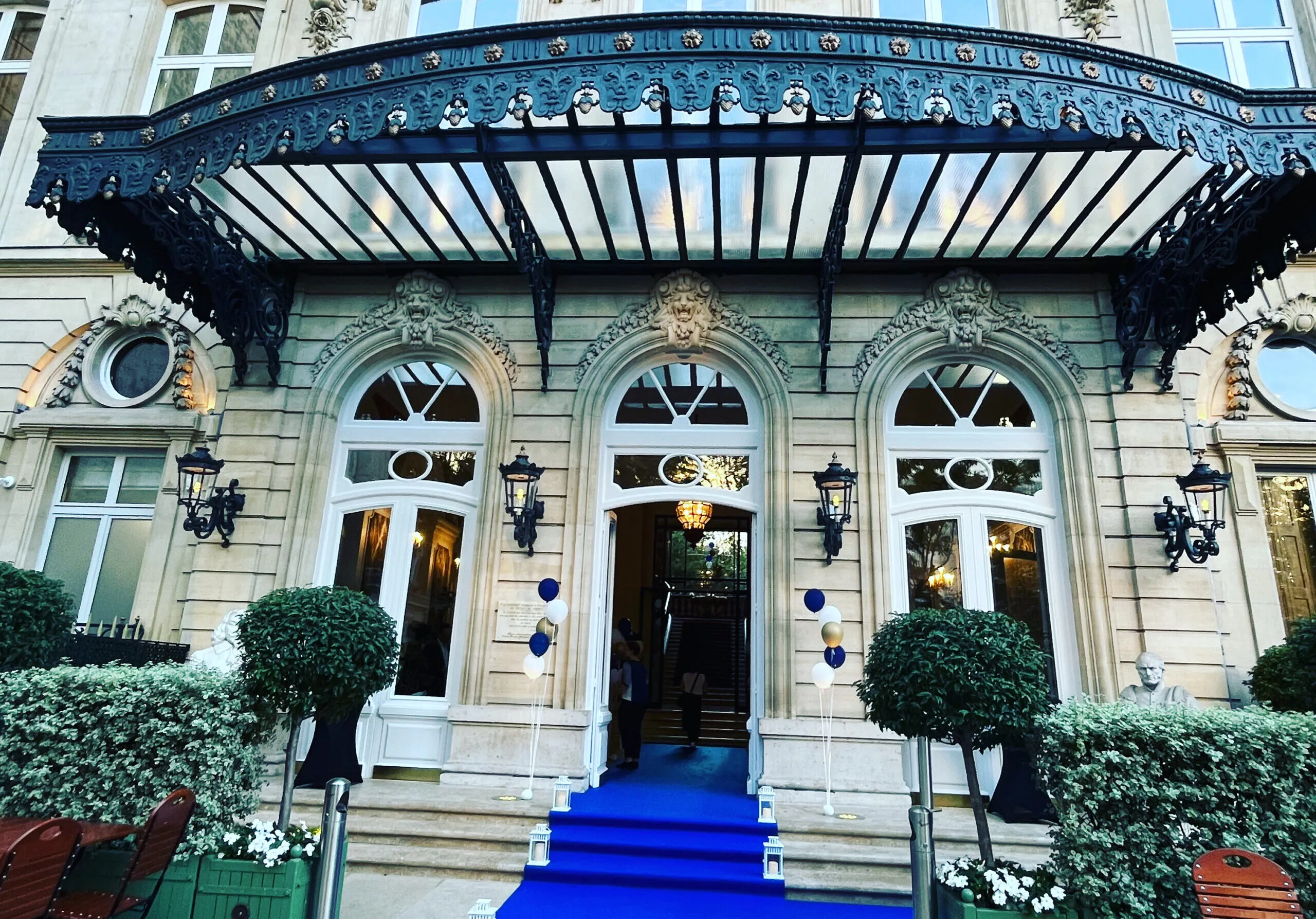 Décoration de bâtiment avec ballons